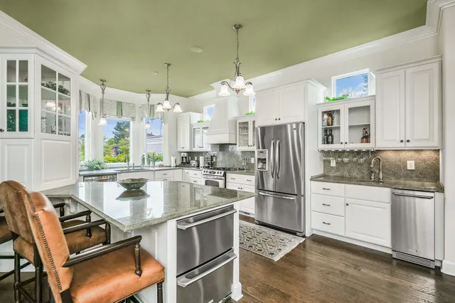 $1,500,000 | 68283 Park Shore Drive, Edwardsburg, MI 49112