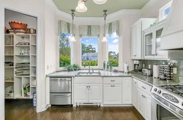 $1,500,000 | 68283 Park Shore Drive, Edwardsburg, MI 49112