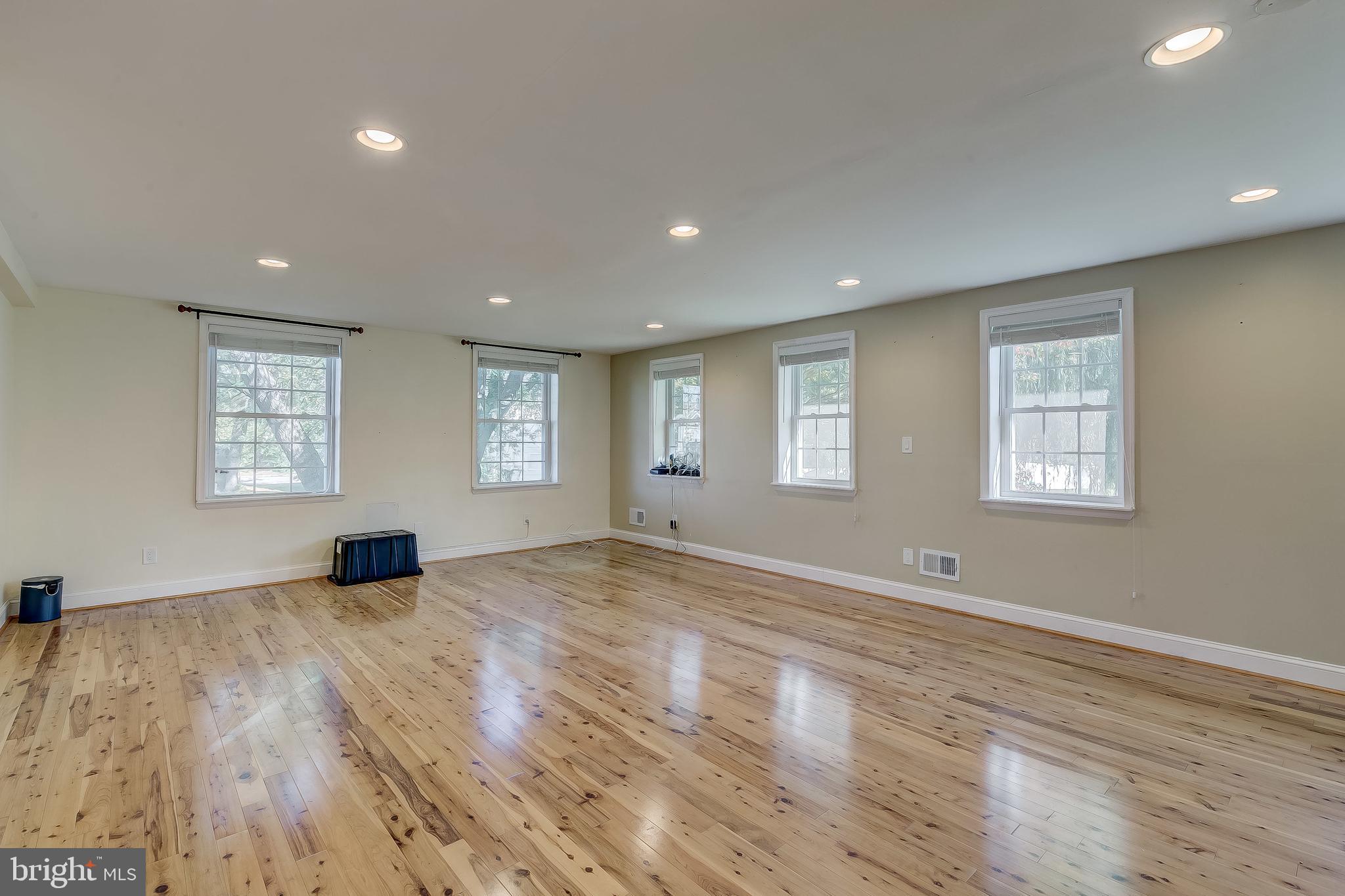 271 Kenwood Road Pasadena, MD 21122 - Photo 15 of 54 Dining Room