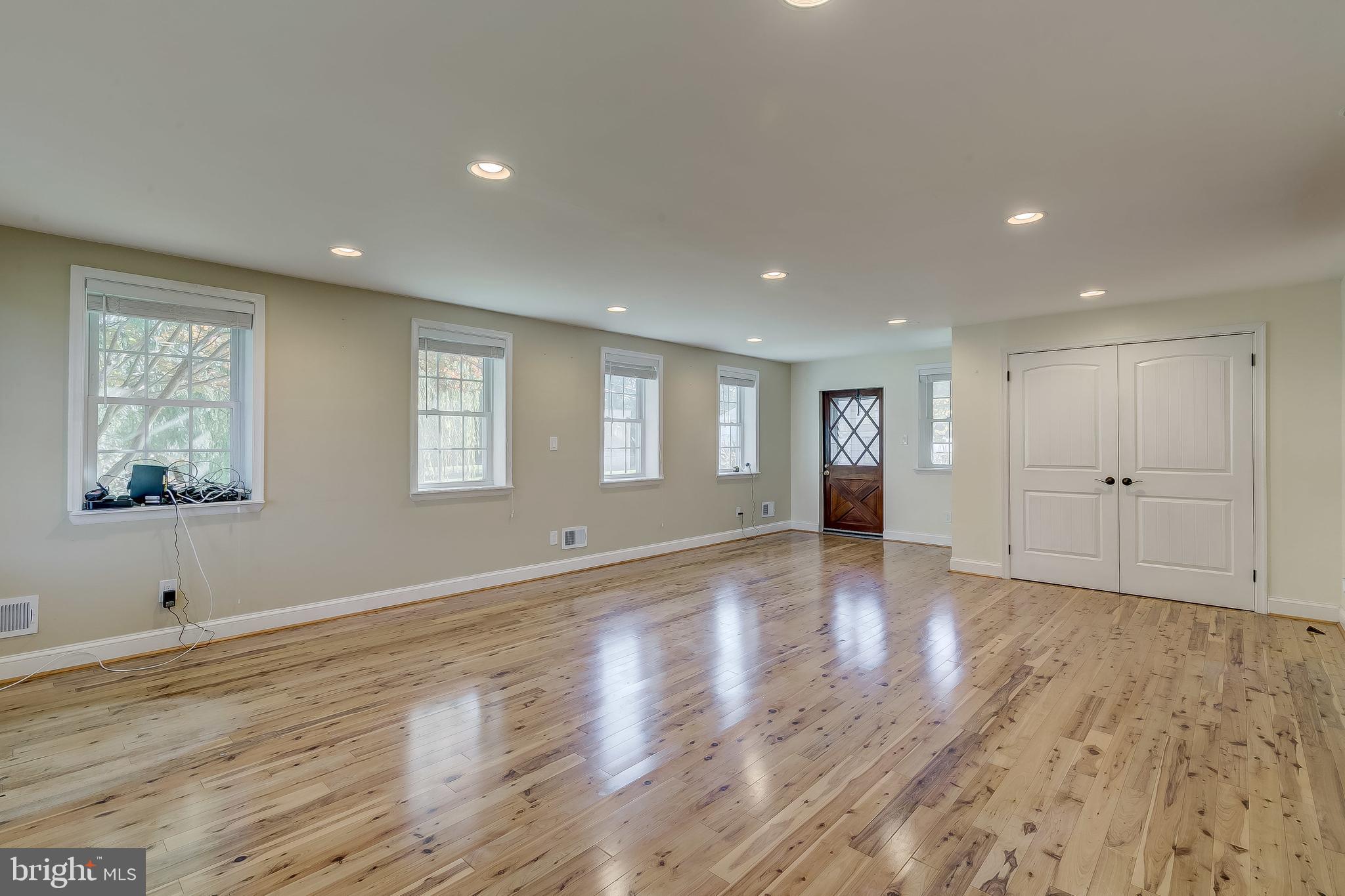 271 Kenwood Road Pasadena, MD 21122 - Photo 16 of 54 Dining Room
