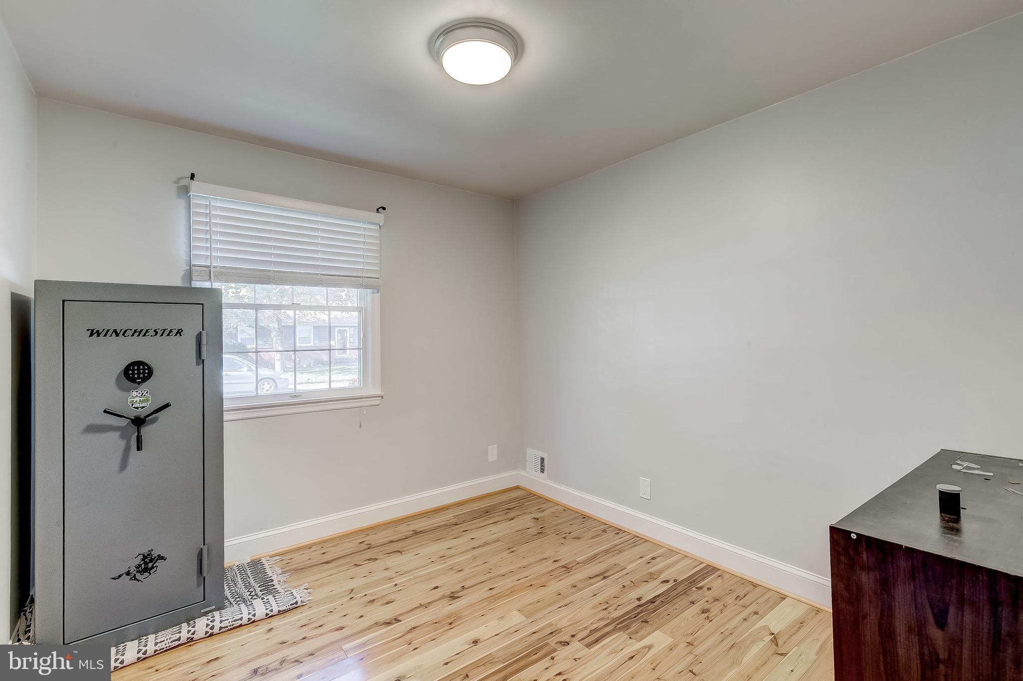 271 Kenwood Road Pasadena, MD 21122 - Photo 21 of 54 Bedroom 1