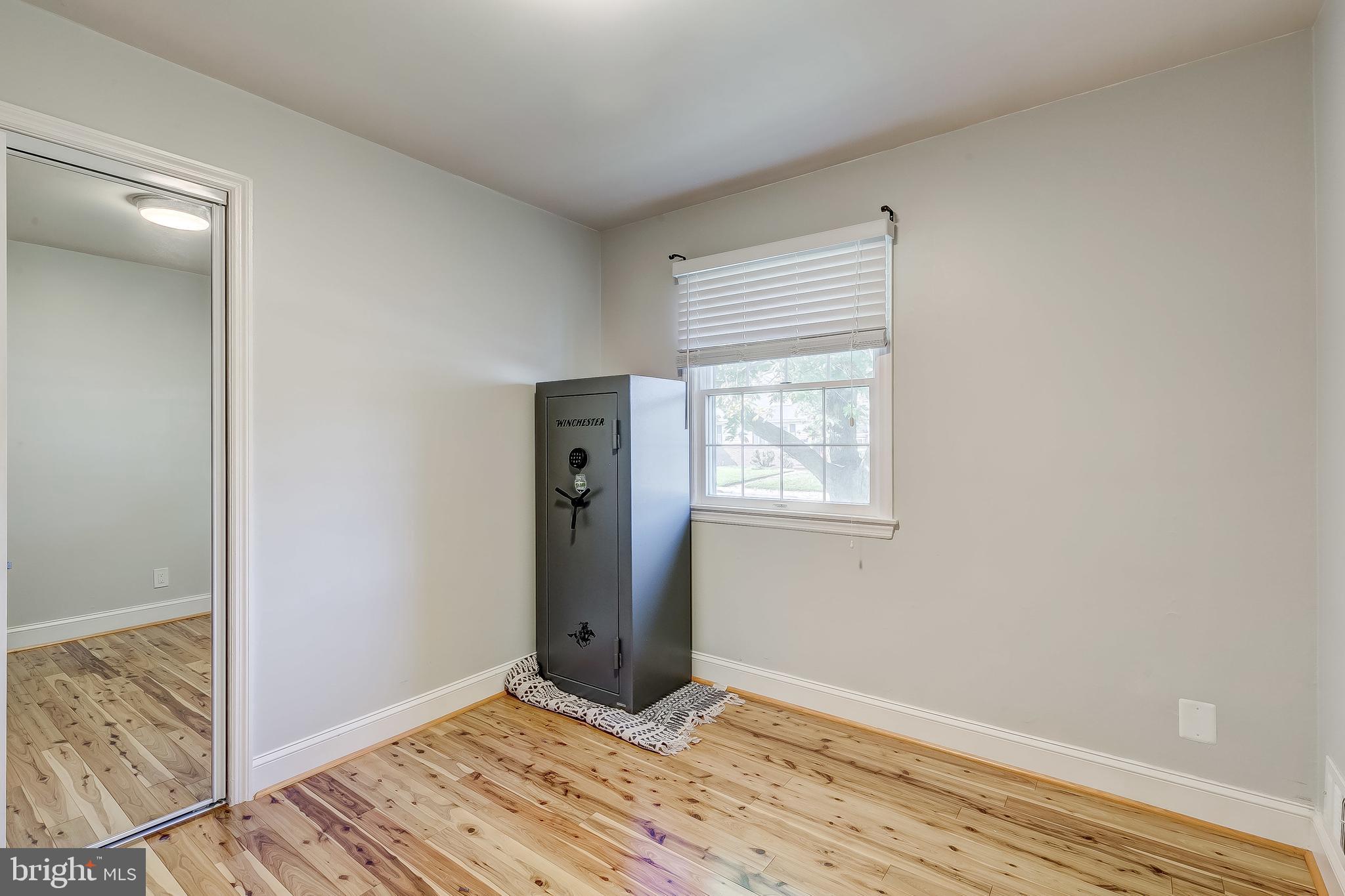 271 Kenwood Road Pasadena, MD 21122 - Photo 23 of 54 Bedroom 1