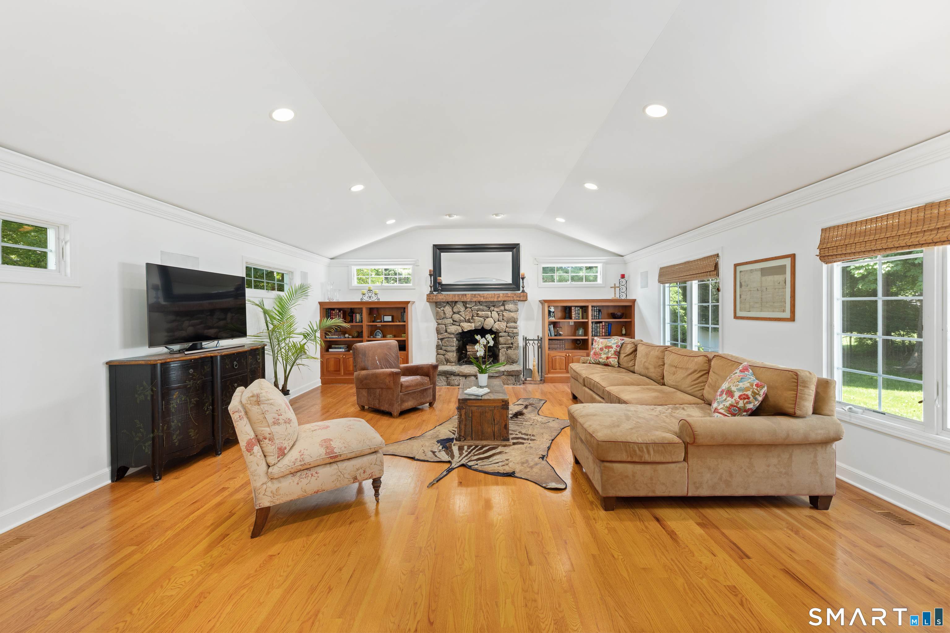 179 Lawrence Road Fairfield, CT 06824 - Photo 16 of 37