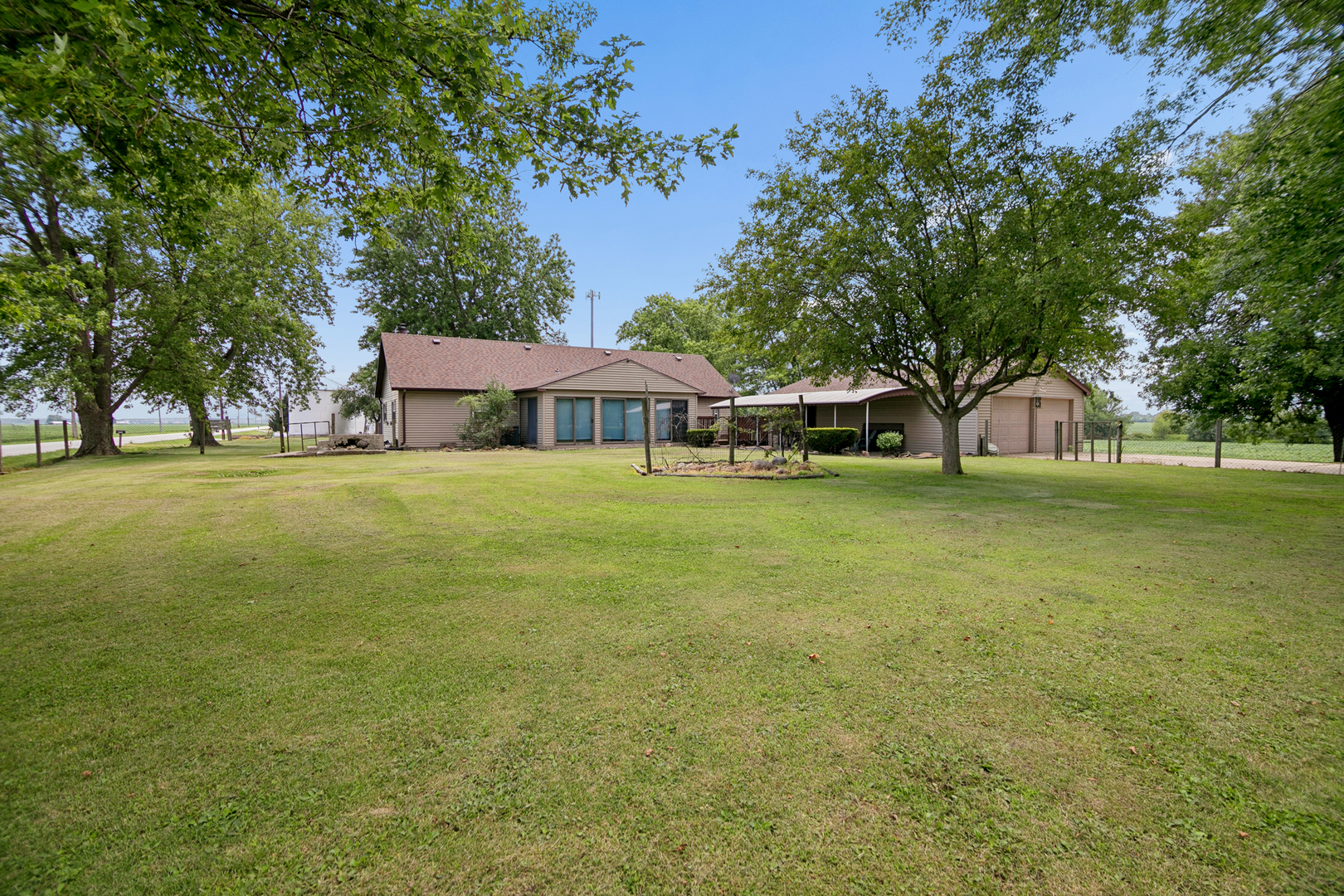 5472 East 2000 N Road Kankakee, IL 60901 - Photo 3 of 30