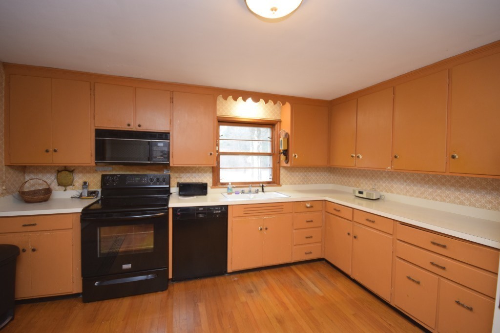 104 Manchonis Road Wilbraham, MA 01095 - Photo 3 of 27 Gallery Image 3