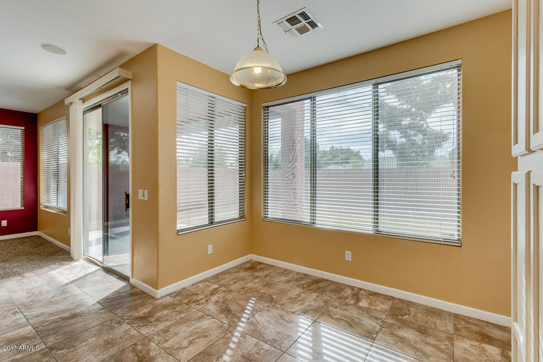 2803 West Lamar Road Phoenix, AZ 85017 - Photo 13 of 47 a view of an empty room with a window
