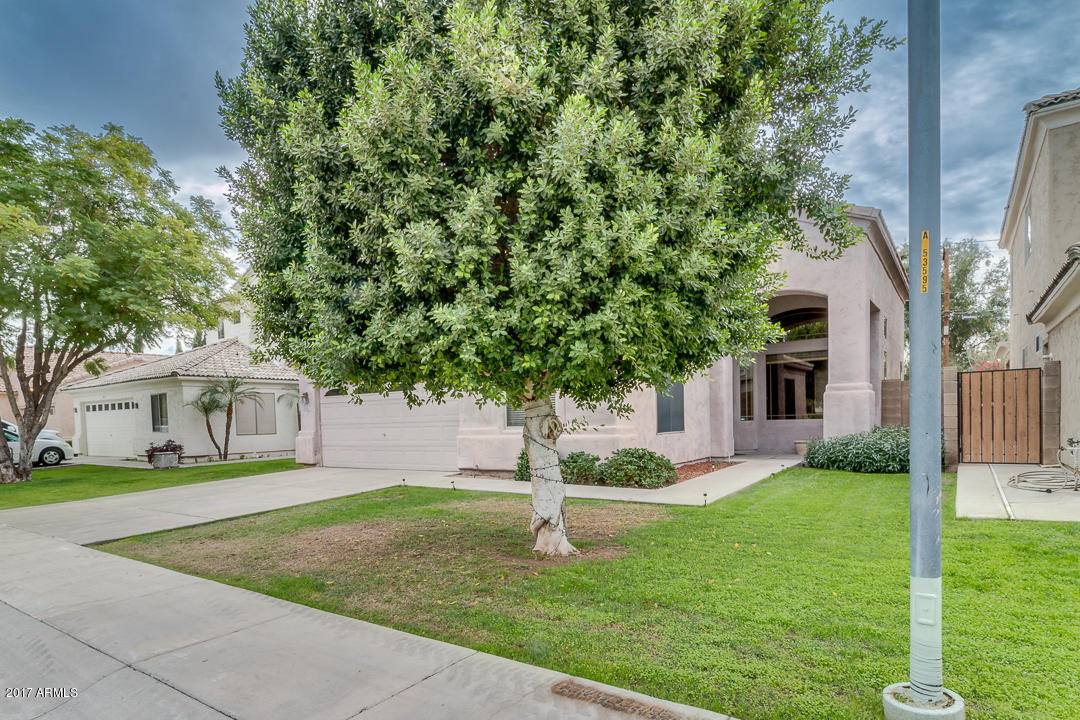 2803 West Lamar Road Phoenix, AZ 85017 - Photo 3 of 47 a front view of a house with a yard