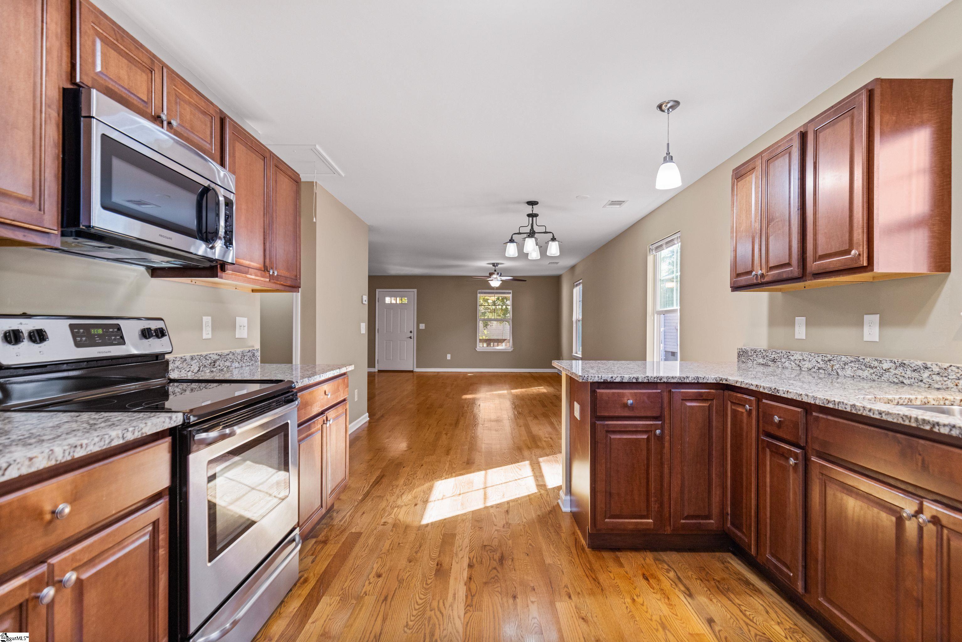 207 Ridgeway Drive Greenville, SC 29607 - Photo 13 of 32