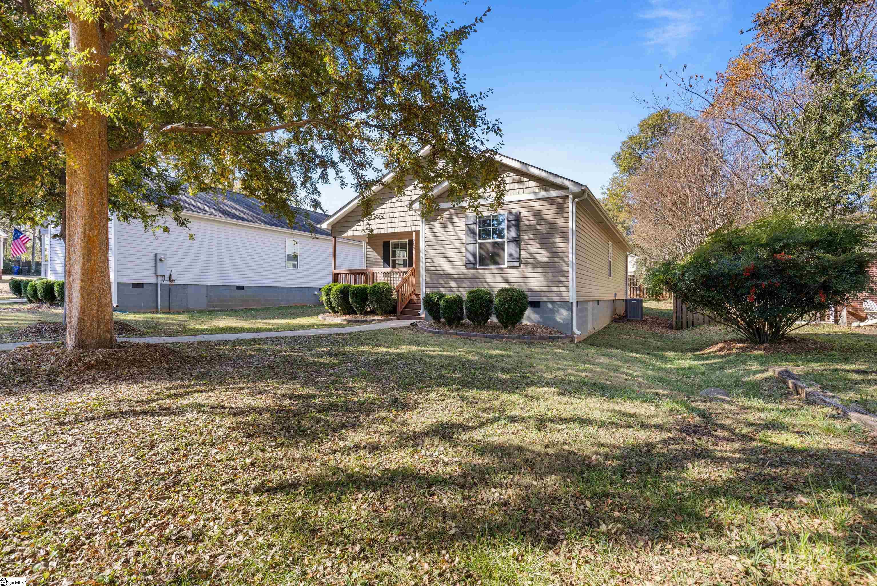 207 Ridgeway Drive Greenville, SC 29607 - Photo 3 of 32