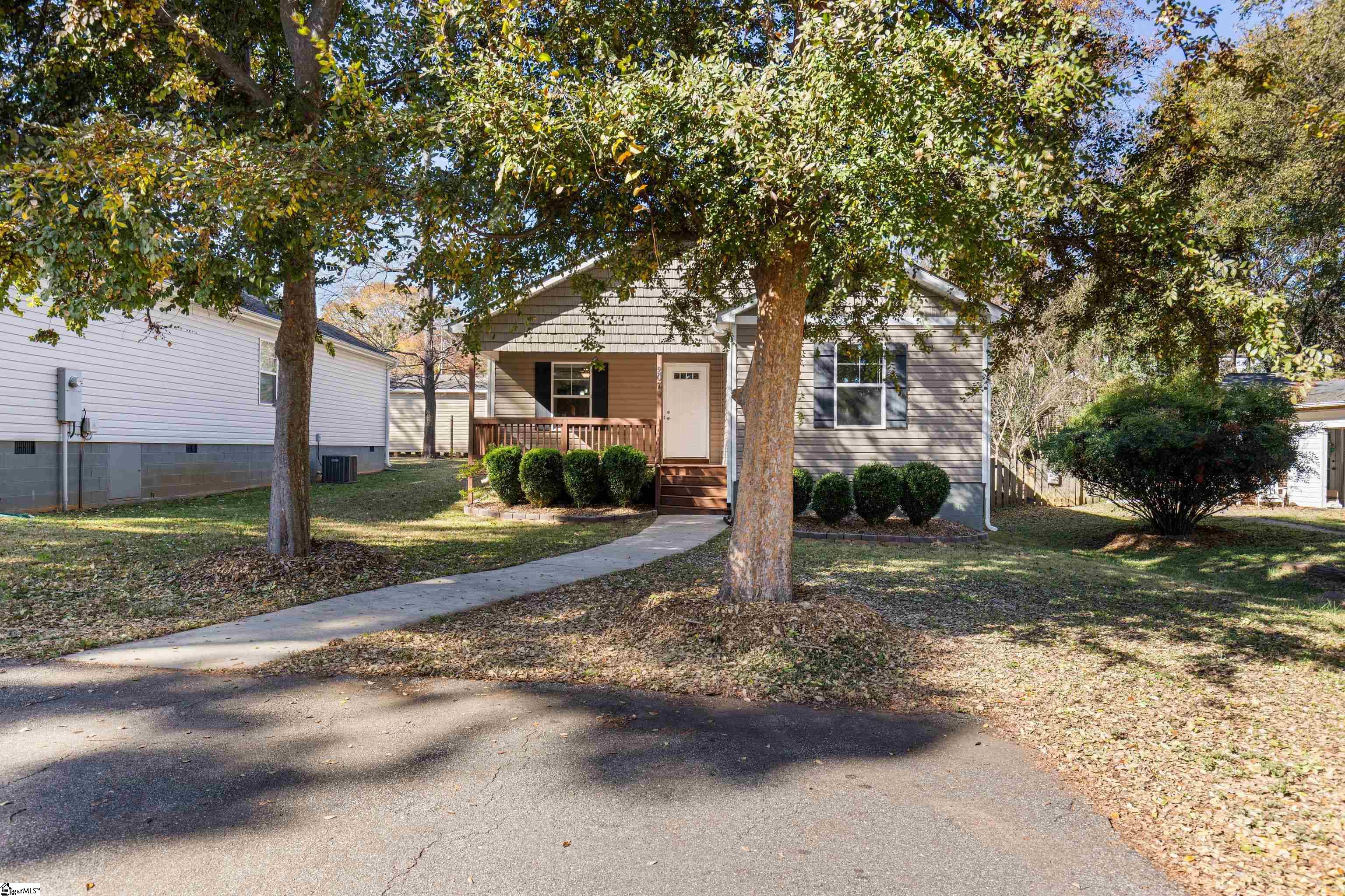 207 Ridgeway Drive Greenville, SC 29607 - Photo 5 of 32