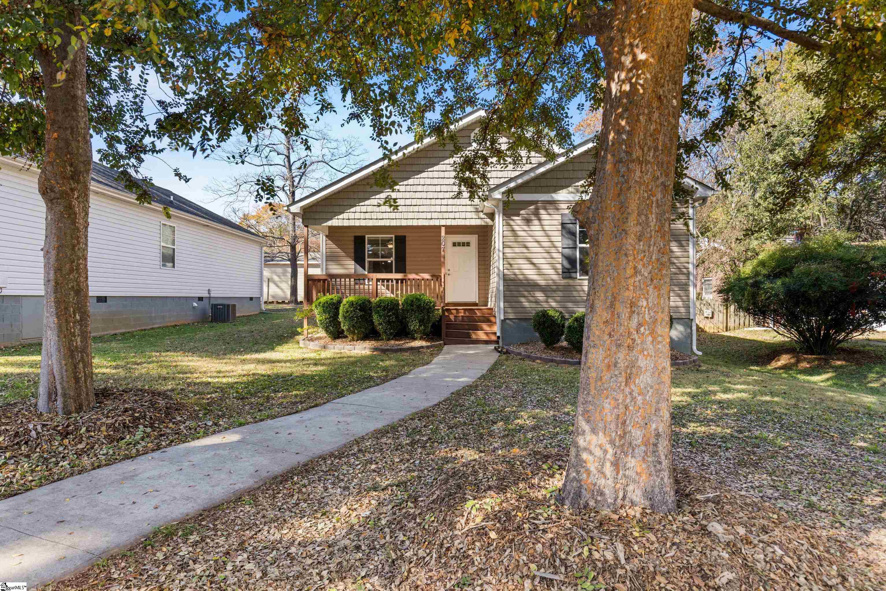 207 Ridgeway Drive Greenville, SC 29607 - Photo 6 of 32