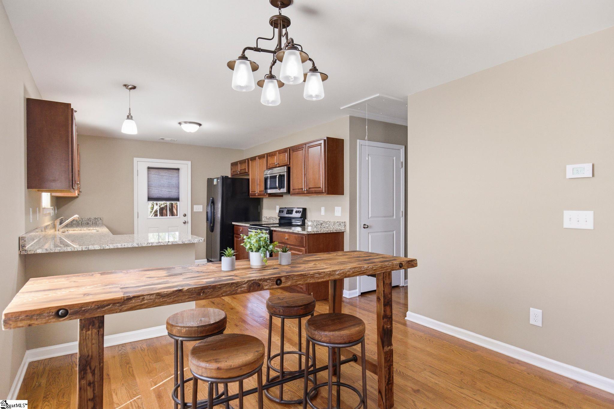 207 Ridgeway Drive Greenville, SC 29607 - Photo 10 of 32