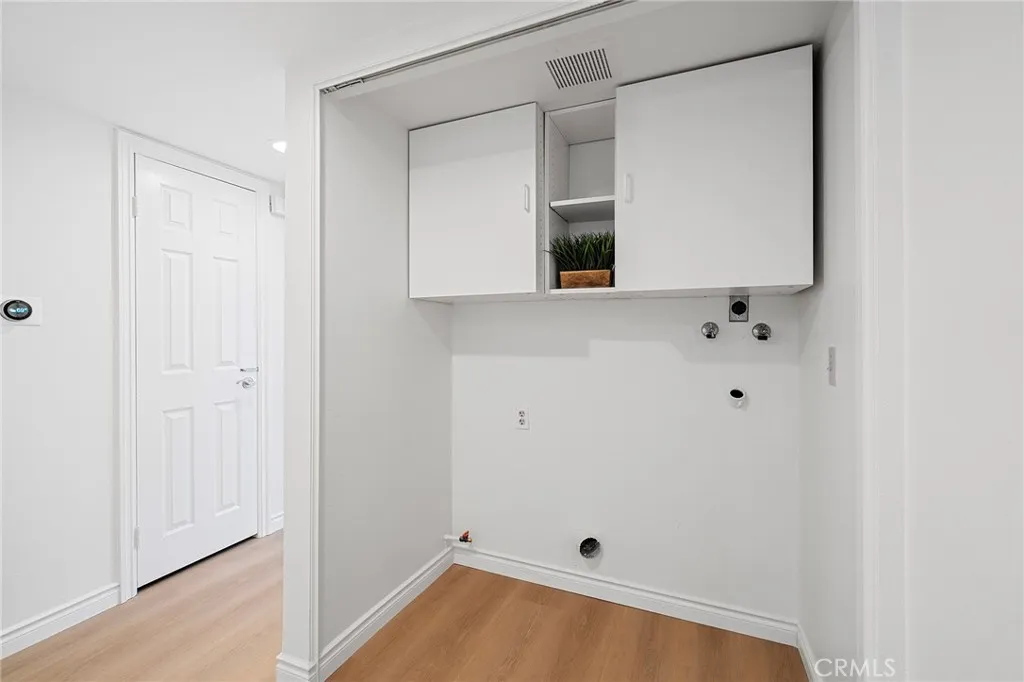 4277 Las Virgenes Road Calabasas, CA 91302 - Photo 19 of 28 Upstairs laundry conveniently located near the bedrooms.