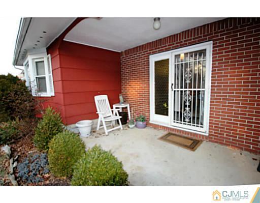 52 Dutch Road East Brunswick, NJ 08816 - Photo 2 of 22 Gallery Image 2