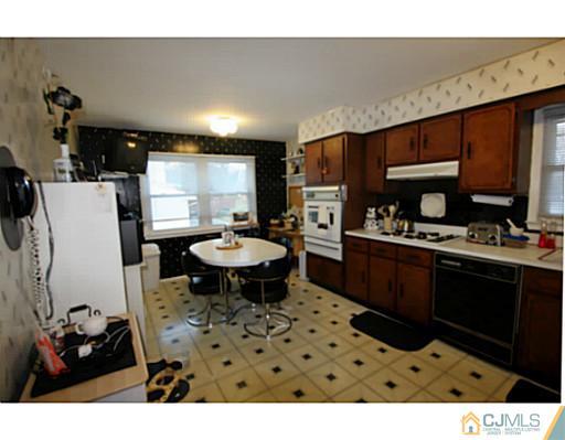 52 Dutch Road East Brunswick, NJ 08816 - Photo 9 of 22 Gallery Image 9