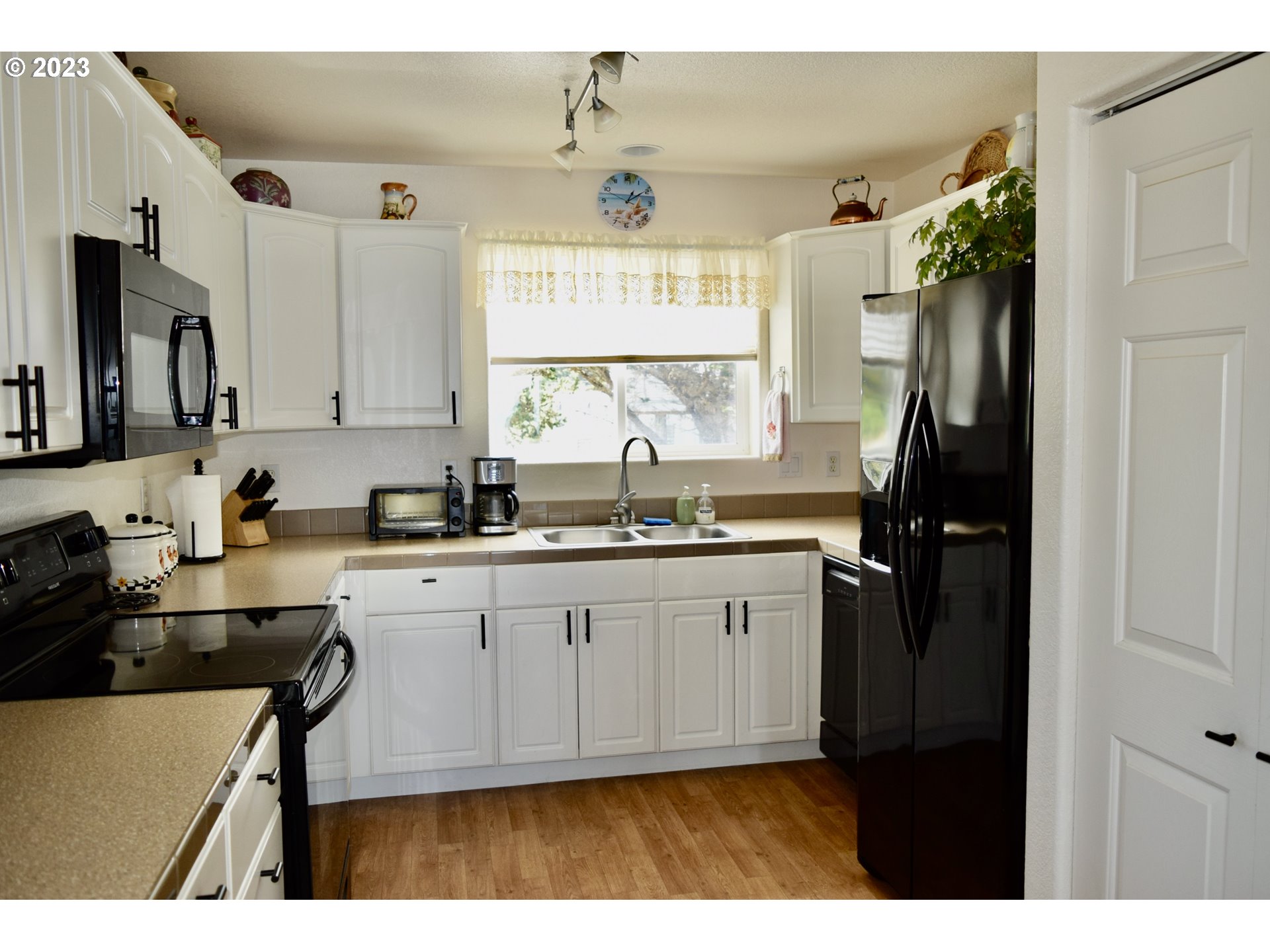 33074 Nesika Road Gold Beach, OR 97444 - Photo 18 of 40 a kitchen with a sink stove and refrigerator
