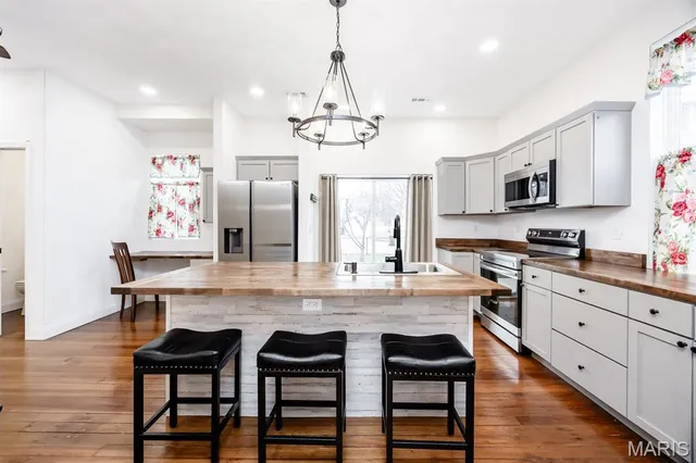 $240,000 | 106 South Vine Street, Freeburg, IL 62243