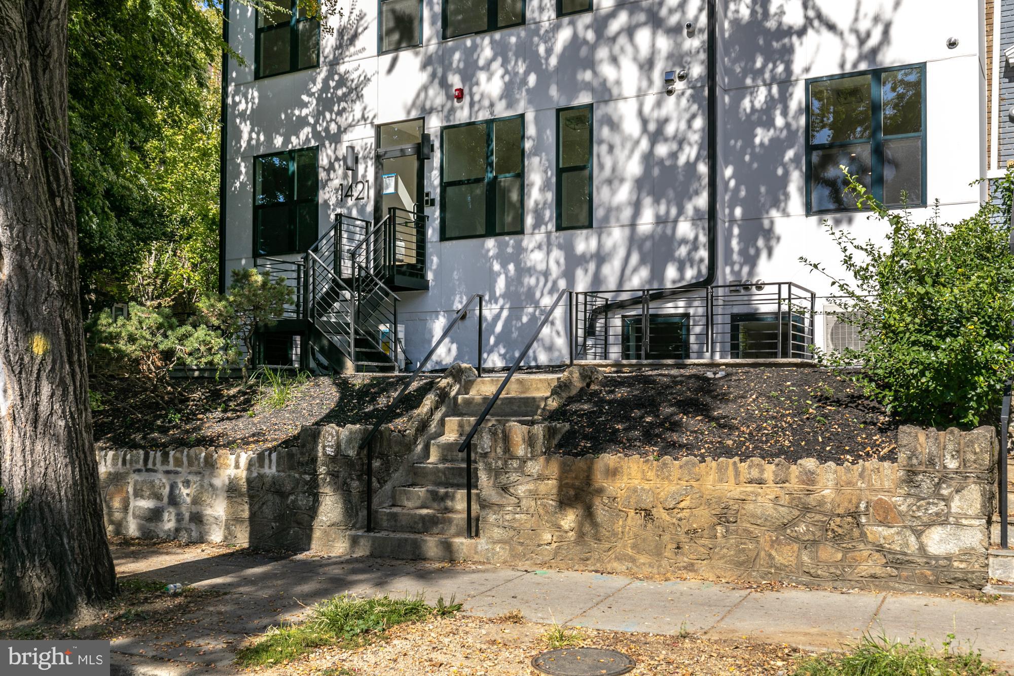 Welcome home to 1421 Spring!