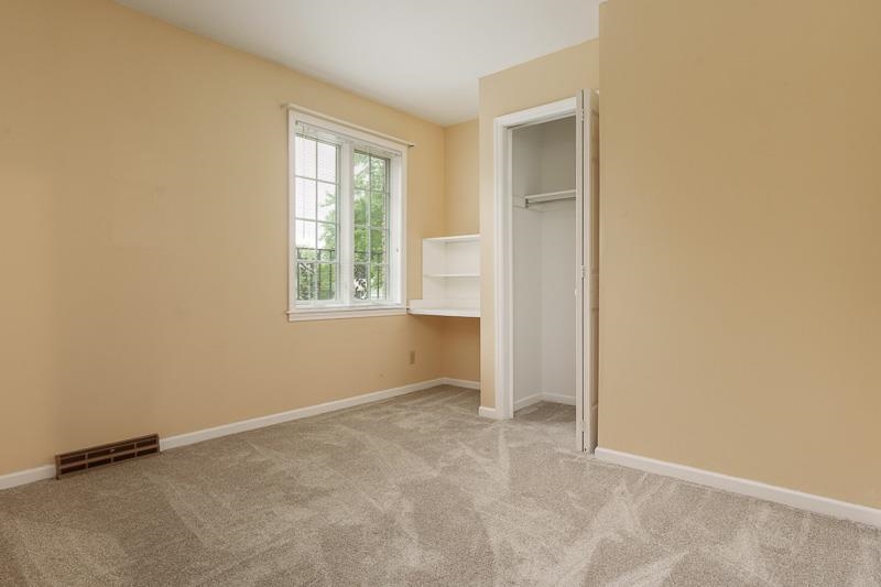 5792 Haddon Place Rockford, IL 61114 - Photo 38 of 47 an empty room with windows and closet
