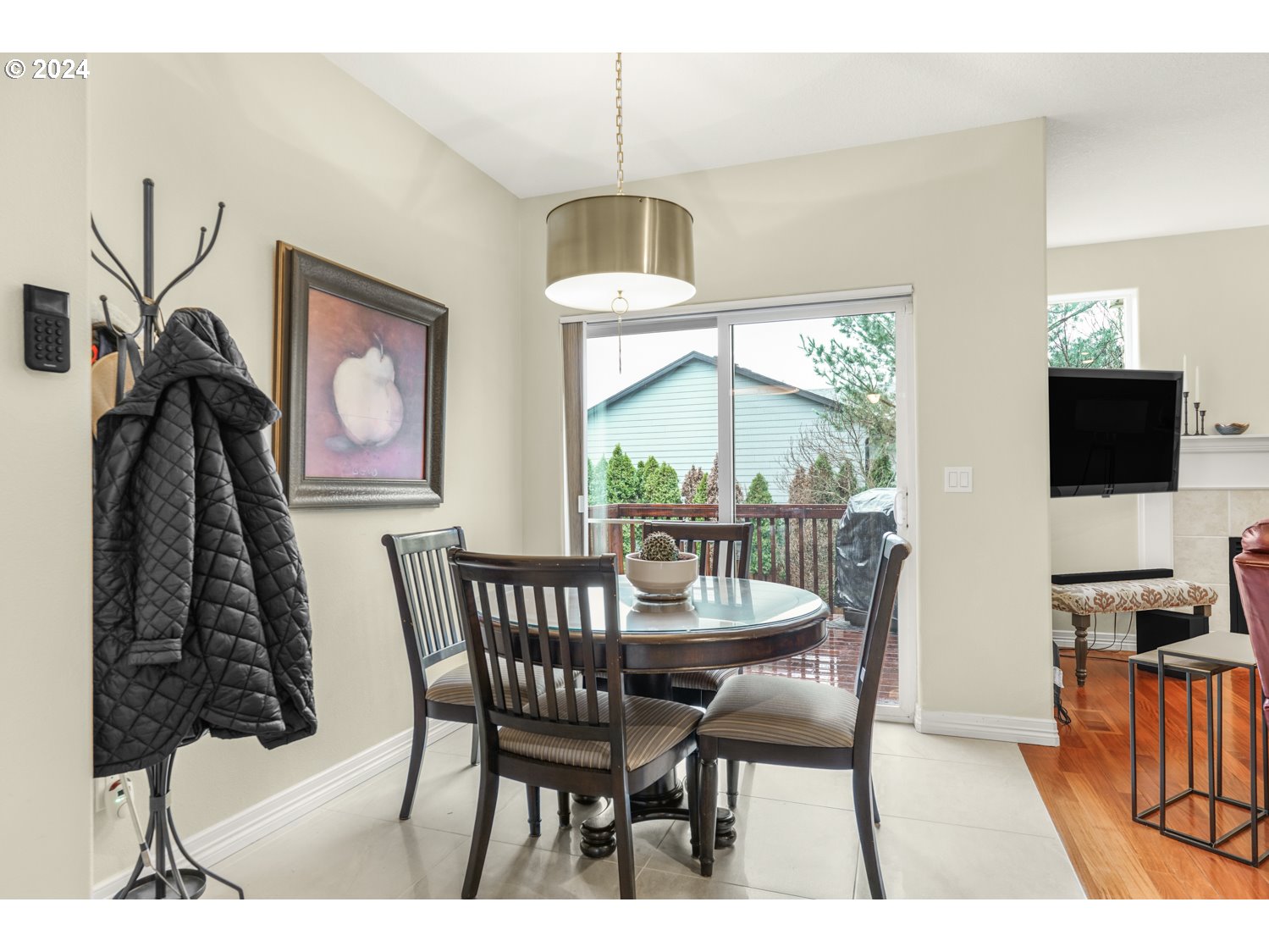 4412 Northwest 12th Avenue Camas, WA 98607 - Photo 10 of 33 a dining room with furniture and window