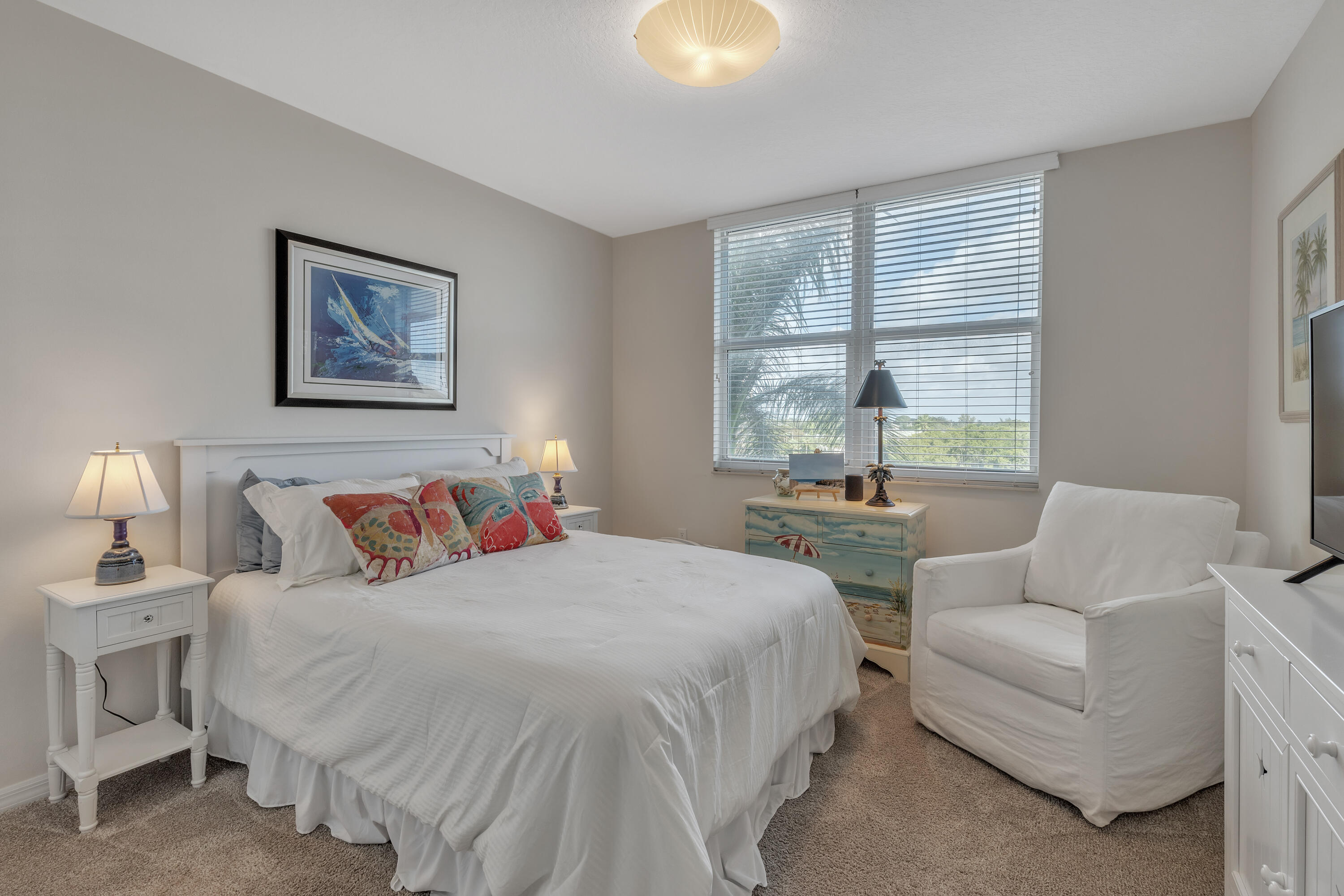 700 East Boynton Beach Boulevard, Unit 511 Boynton Beach, FL 33435 - Photo 31 of 37 a bedroom with a bed and a large window