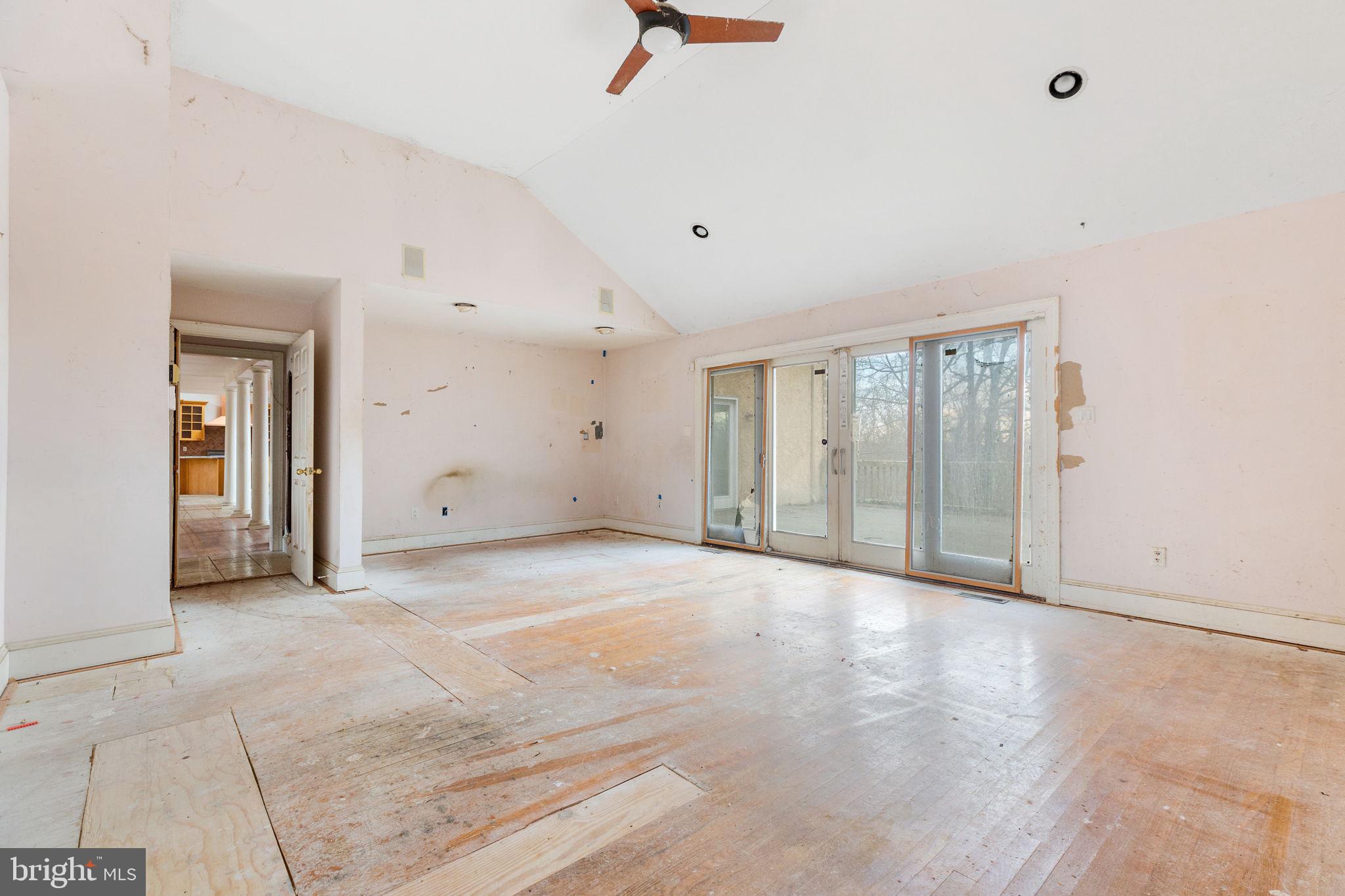 9 Walnut Ridge Road Wilmington, DE 19807 - Photo 22 of 48 a view of an empty room with a window