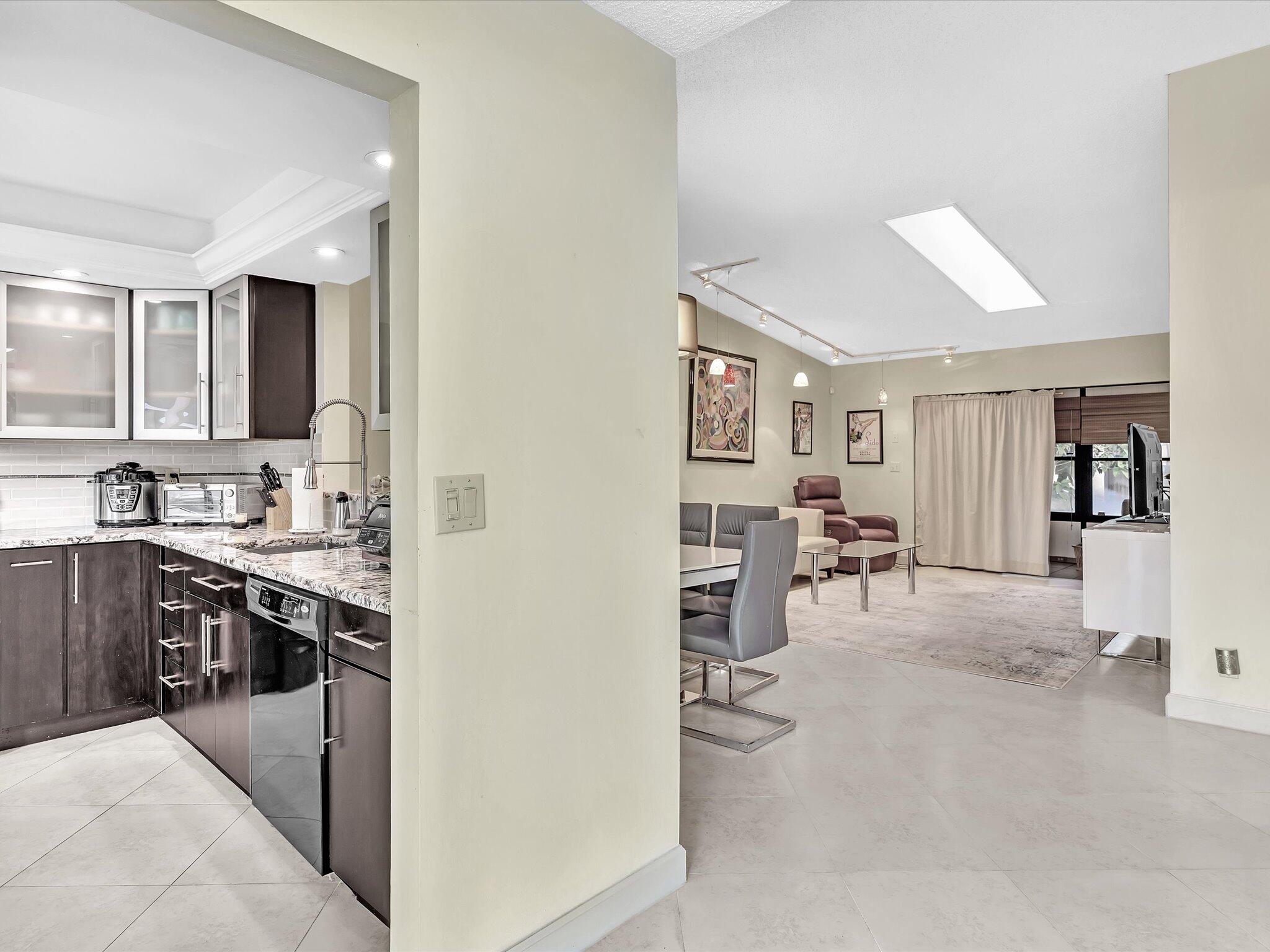 10941 Lake Front Place Boca Raton, FL 33498 - Photo 3 of 36 09-DSC00041