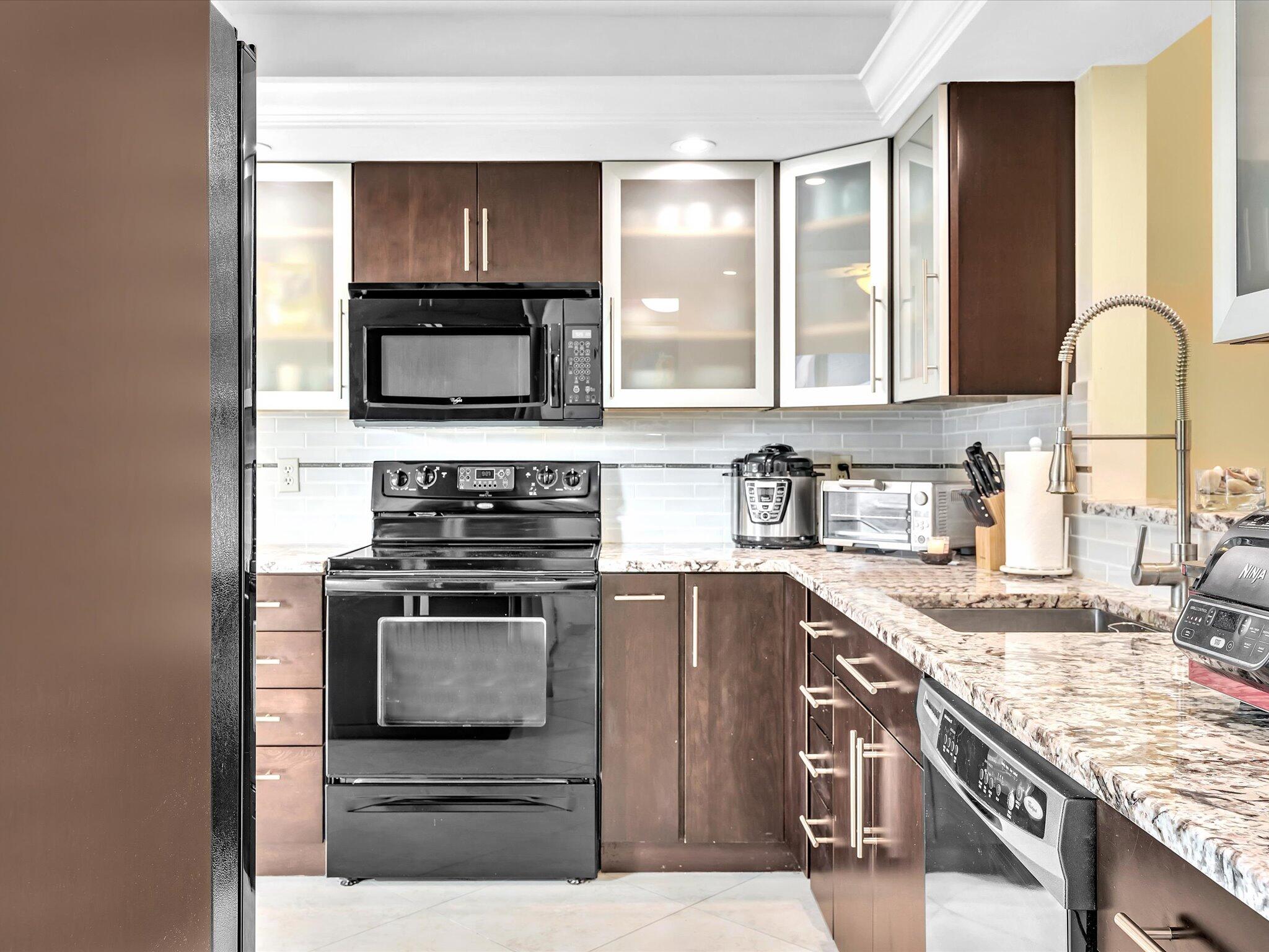 10941 Lake Front Place Boca Raton, FL 33498 - Photo 4 of 36 10-DSC00046
