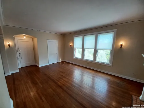 $1,095 | 219 West Magnolia Avenue, Unit H, San Antonio, TX 78212