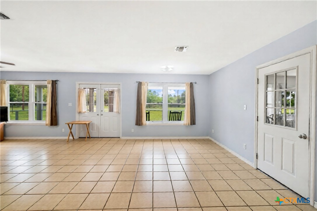 83 Lakeoak Victoria, TX 77905 - Photo 16 of 16 an empty room with windows