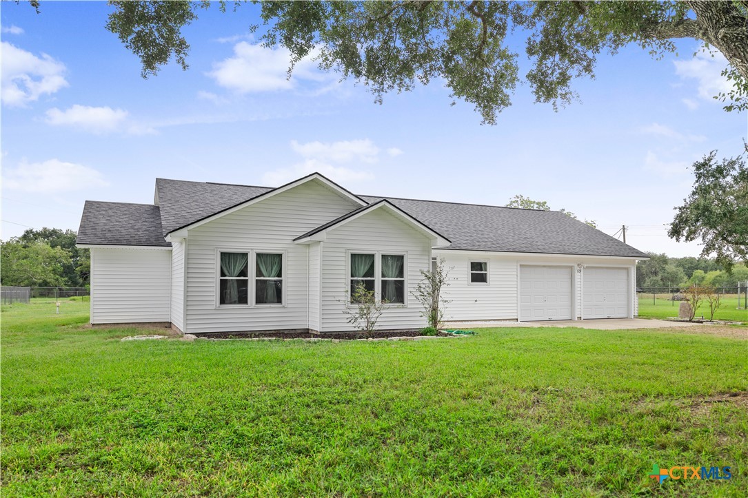 83 Lakeoak Victoria, TX 77905 - Photo 3 of 16 a front view of house with yard and green space