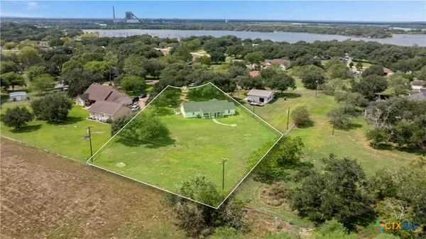 $339,000 | 83 Lakeoak, Victoria, TX 77905