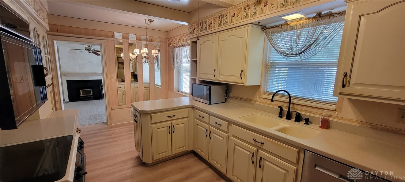 6240 Garber Road Clayton, OH 45415 - Photo 15 of 57 Fully equipped with appliances