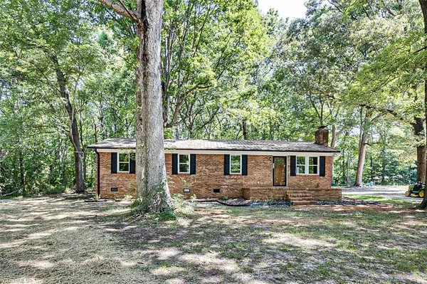 $275,000 | 374 Yow Drive, Seagrove, NC 27341