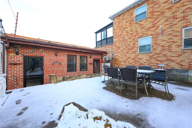 a view of a dinning table and chairs in the patio