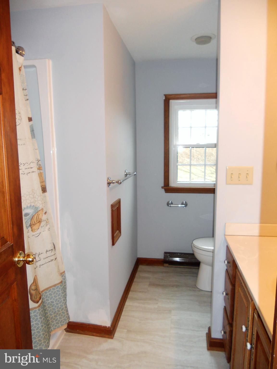 1755 Manchester Road Westminster, MD 21157 - Photo 21 of 38 Upper level hall bath with tub & shower.