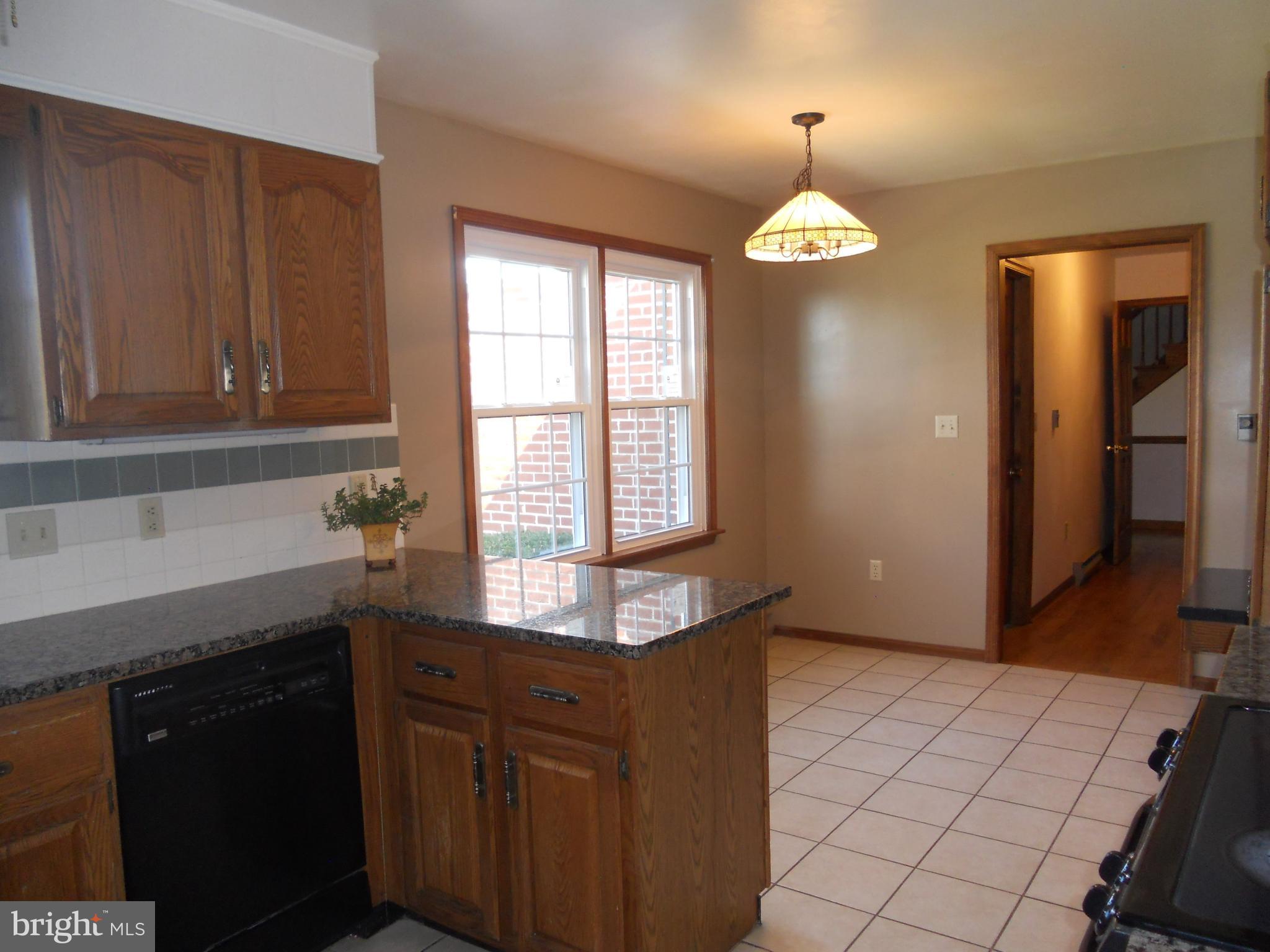 1755 Manchester Road Westminster, MD 21157 - Photo 4 of 38 Kitchen table space next to window.
