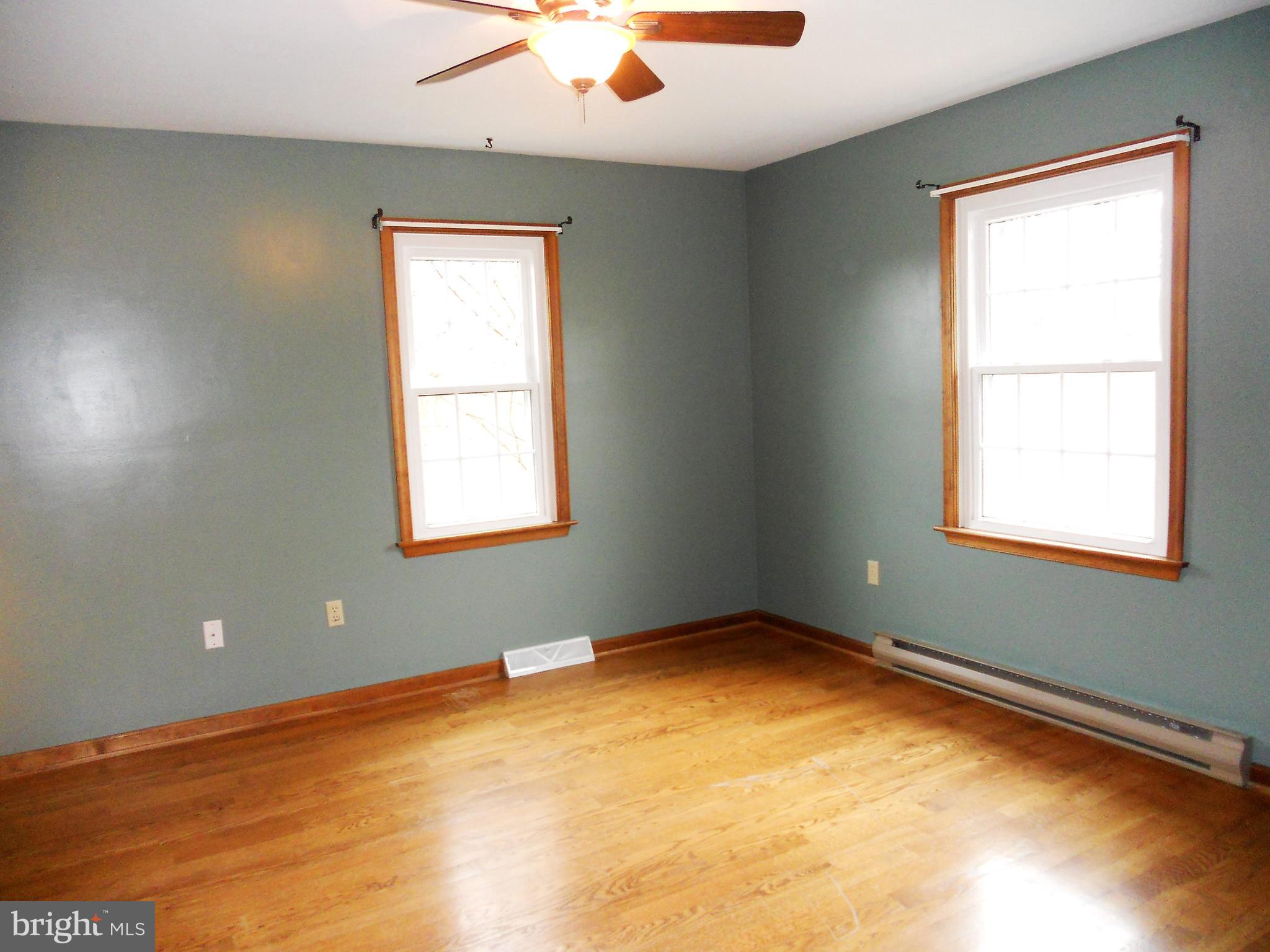1755 Manchester Road Westminster, MD 21157 - Photo 10 of 38 Main level bedroom with full bath next to it.