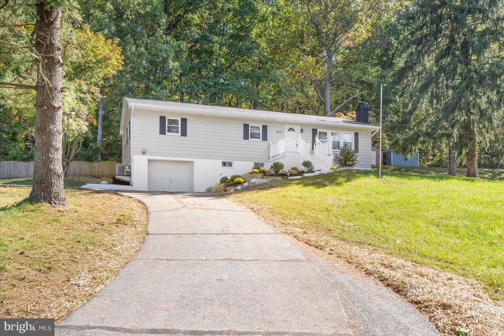 553 Ridge Road Westminster, MD 21157 - Photo 5 of 39 Front Driveway