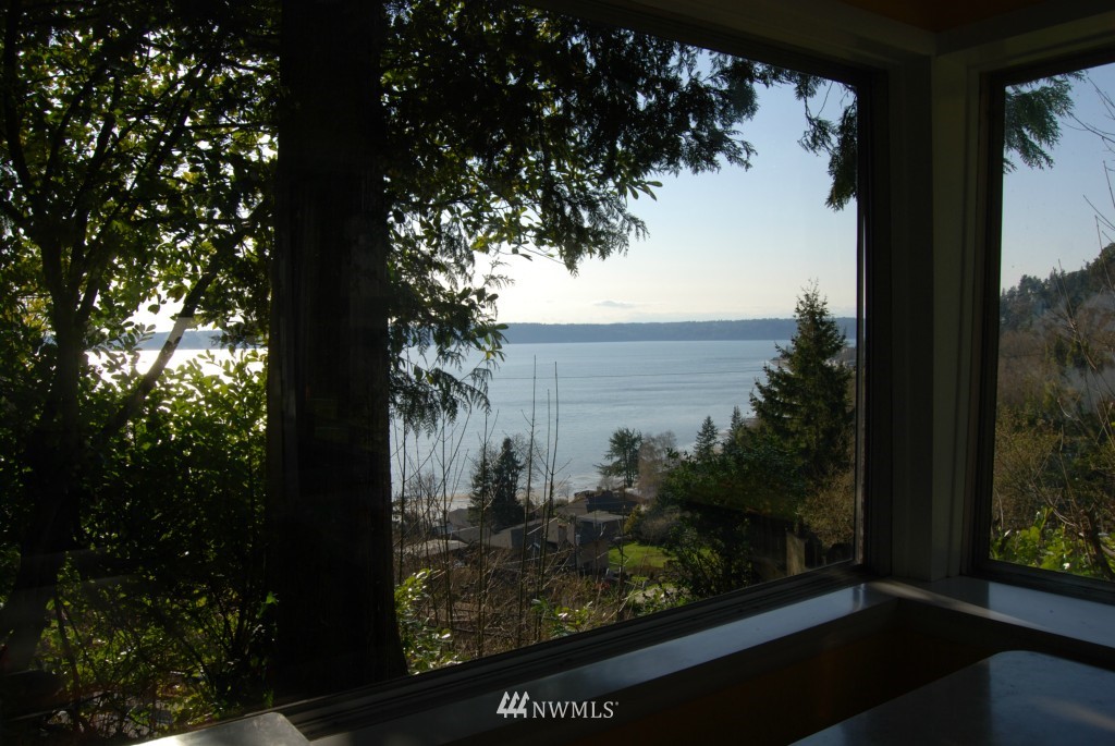17459 Sylvester Road Southwest Burien, WA 98166 - Photo 8 of 25 Gallery Image 8