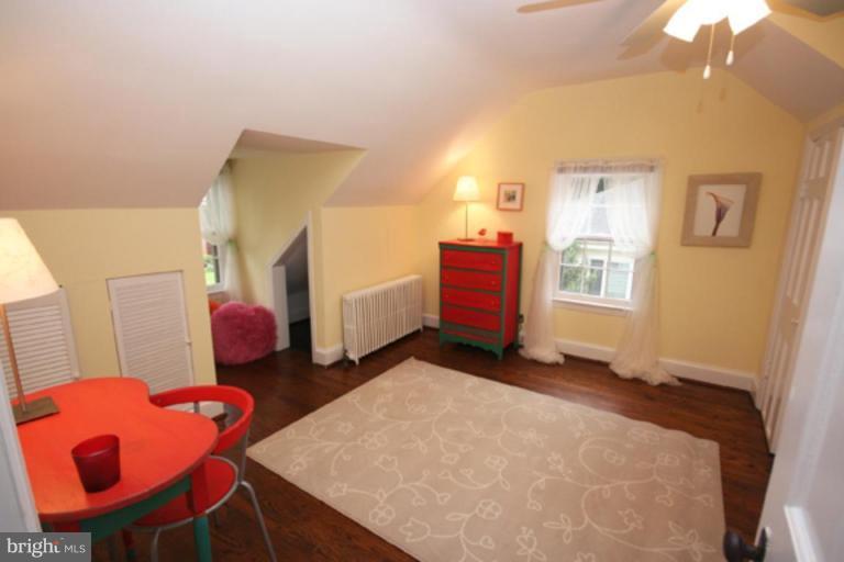 5 Stockton Road Silver Spring, MD 20901 - Photo 14 of 25 a view of a livingroom with furniture
