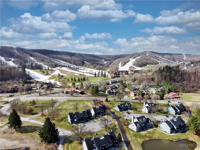 $350,900 | 204 Wildflower, Ellicottville, NY 14731