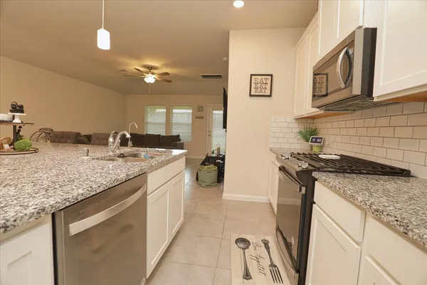 $220,000 | 2051 West Darlington Oak Court, Conroe, TX 77304