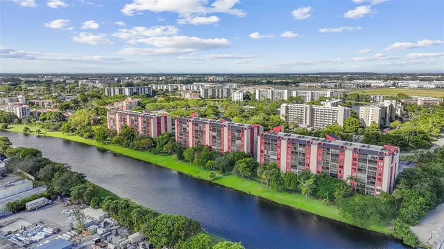 $299,999 | 2202 South Cypress Bend Drive, Unit 606, Pompano Beach, FL 33069