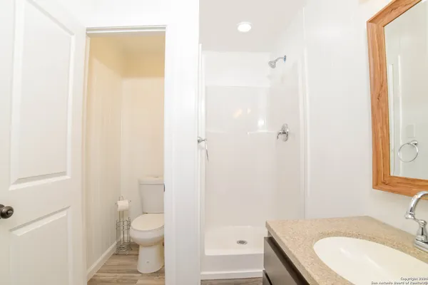 $850 | 215 Greenlawn Avenue, Unit B, Pleasanton, TX 78064