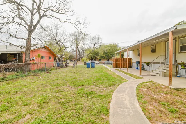 $850 | 215 Greenlawn Avenue, Unit B, Pleasanton, TX 78064