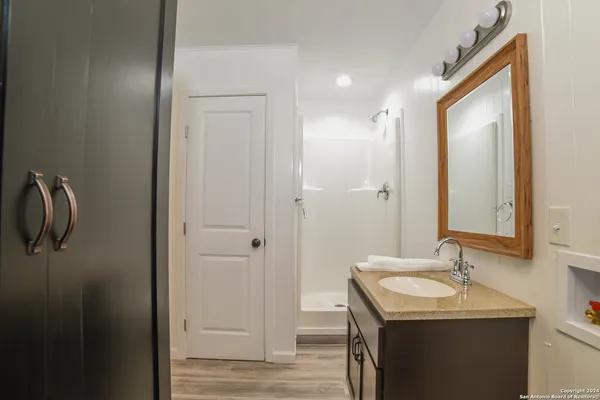 $850 | 215 Greenlawn Avenue, Unit B, Pleasanton, TX 78064