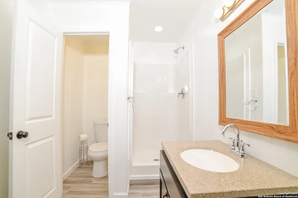 $850 | 215 Greenlawn Avenue, Unit B, Pleasanton, TX 78064