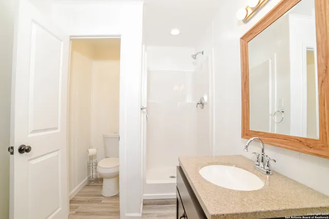 $850 | 215 Greenlawn Avenue, Unit B, Pleasanton, TX 78064