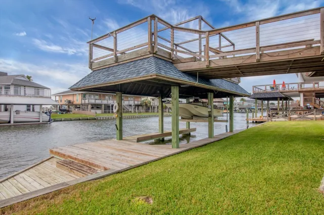 $675,000 | 354 Ling Street, Bayou Vista, TX 77563